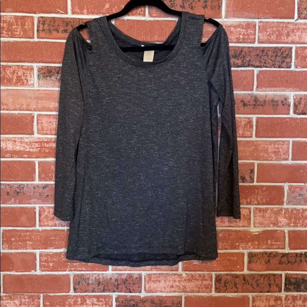 Gray peekaboo shoulder top
